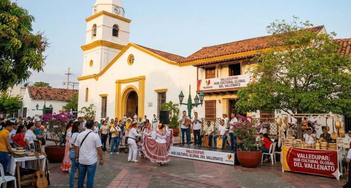 Durante décadas, Valledupar fue conocida en los mapas internacionales principalmente por su proximidad a las grandes minas de carbón y por un festival folclórico anual que paralizaba la ciudad durante cuatro días. Sin embargo, en la recta final de 2025, la narrativa ha cambiado drásticamente. La capital del Cesar ya no se ve a sí misma solo como la cuna de un género musical, sino como una 