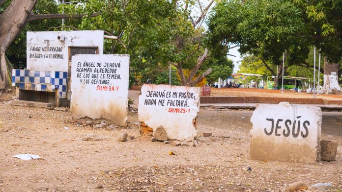 Deterioro del Parque de la Biblia frente al Hospital Rosario Pumarejo en Valledupar