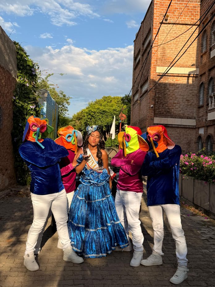 el regreso del “Rey de la Alegría” a las plazas barriales como símbolo de identidad cultural y turismo popular. FOTO: CORTESIA