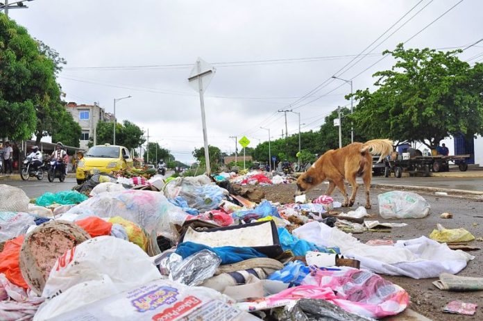 Falta de cultura ciudadana en Valledupar reflejada en basuras arrojadas en las calles