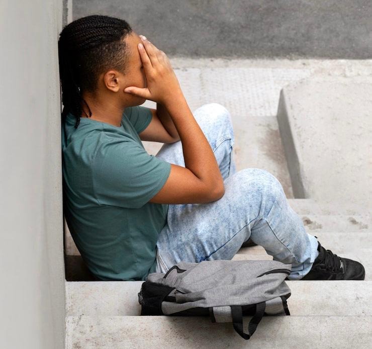 Expertos insisten en que los cambios de comportamiento en niños y jóvenes pueden ser señales de alerta temprana que requieren atención familiar y apoyo profesional oportuno.