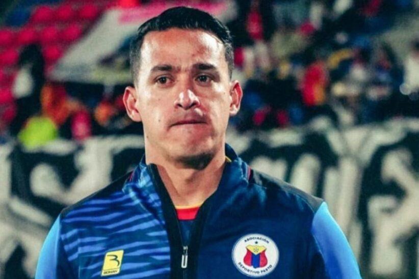 Hubert Bodhert en el banquillo durante un partido de Alianza FC