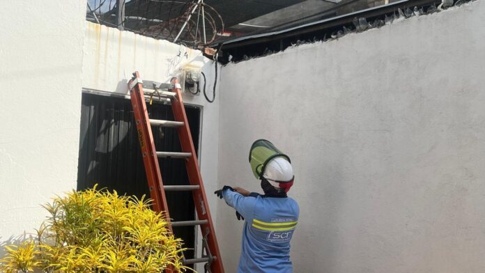Cuadrilla de Afinia cambiando medidores en San Joaquín Valledupar