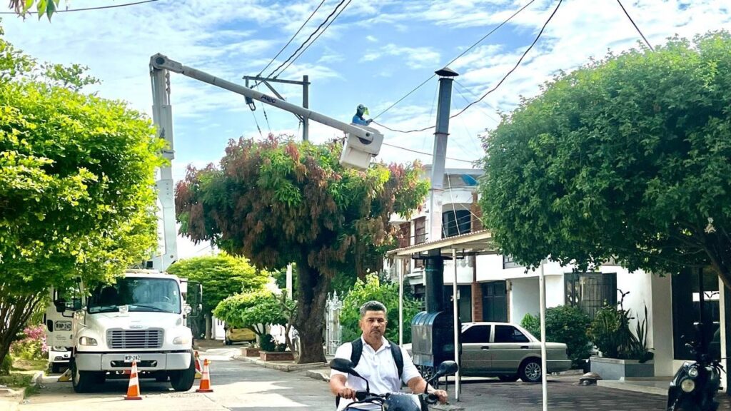 Módulo de medidor de energía instalado en poste en Valledupar