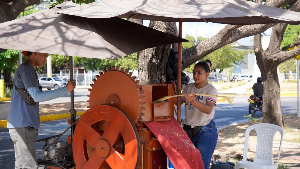 Muchos jóvenes trabajan en la informalidad con la esperanza de recibir apoyo estatal para formalizarse.FOTO: Anatol Mendoza. 