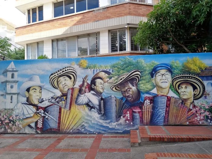 Calles de Valledupar reflejan la identidad cultural que atrae a turistas nacionales e internacionales.