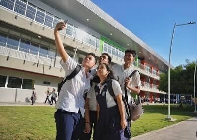 Estudiantes en institución educativa de Valledupar durante jornada académica