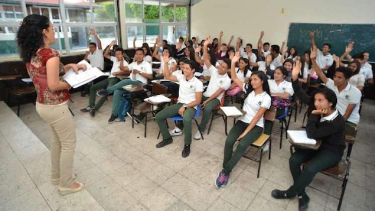Estudiantes en aula de colegio público en Valledupar dentro de estrategia Todos al Aula