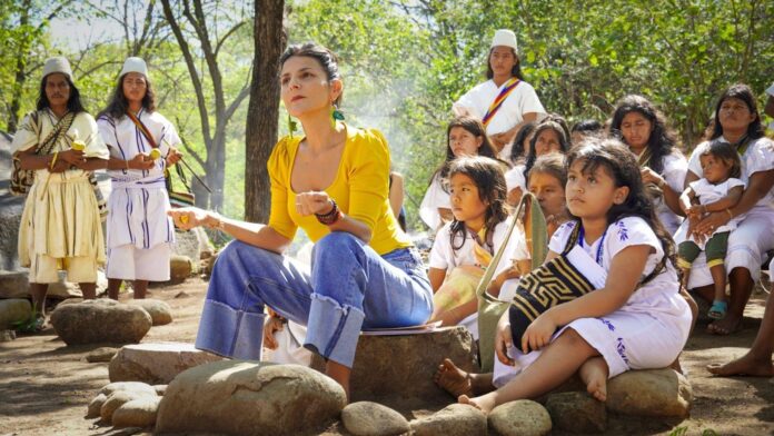 Ministra Irene Vélez socializa el programa Corazón del Mundo ante comunidad arhuaca en Seykukwi