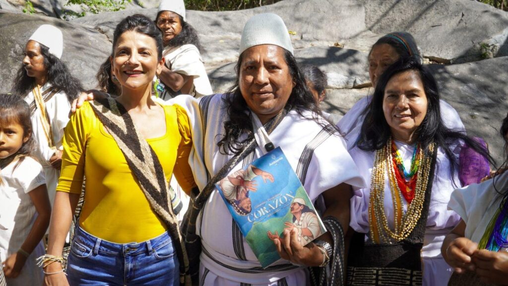 Ministra de Ambiente y autoridades indígenas establecen compromisos de protección ambiental