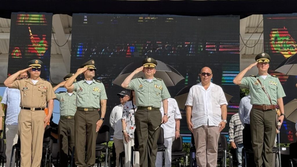 Alcalde Ernesto Orozco durante transmisión de mando de la Policía Metropolitana de Valledupar