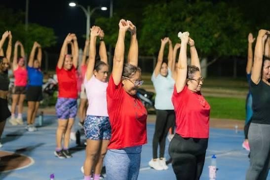 Mujeres participan en el programa Hábitos y estilos de vida saludables del INDER en Valledupar