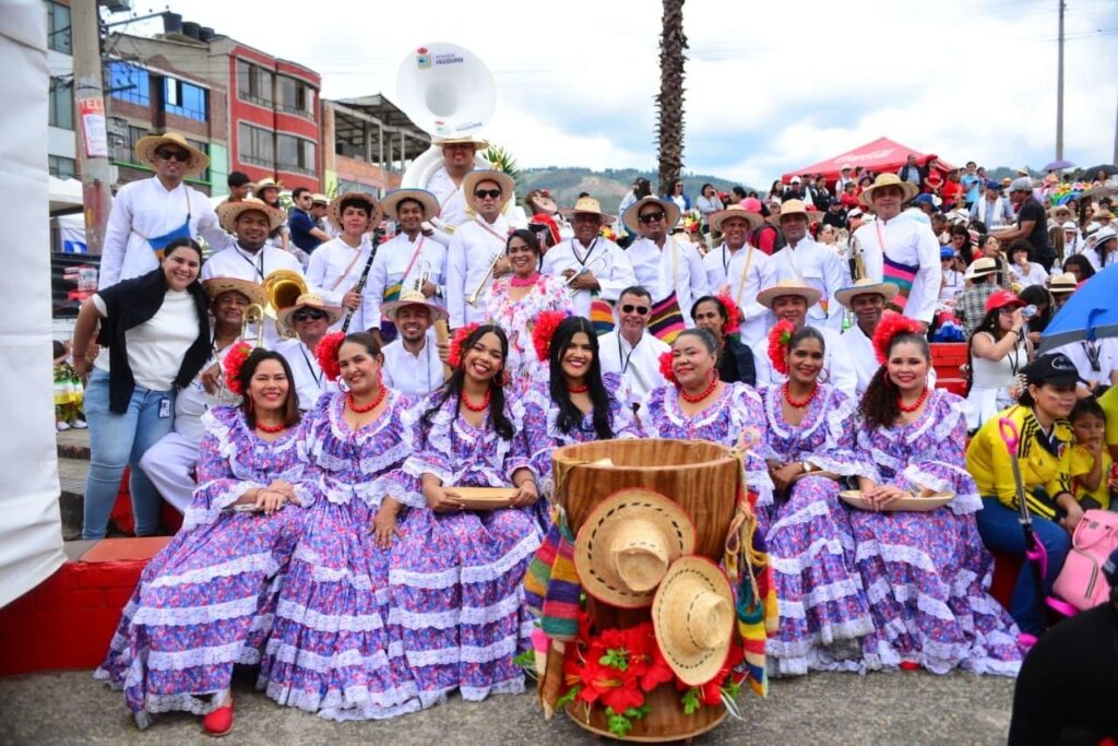 Presentación cultural de El Pilón como muestra del folclor vallenato en evento nacional