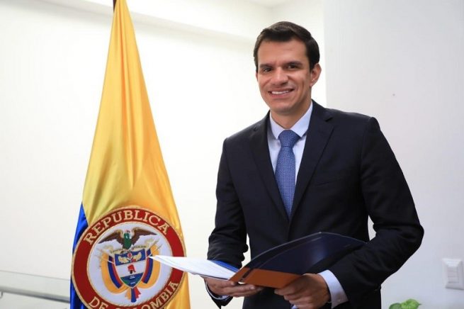 Puesto de control de la Policía revisando vehículos en Valledupar