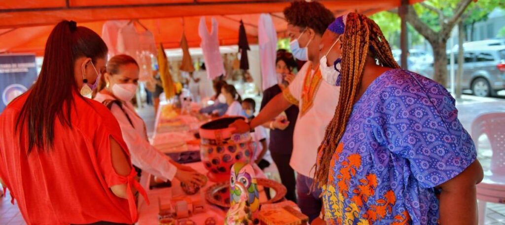 Economía popular Valledupar con emprendedores en jornada de comercialización