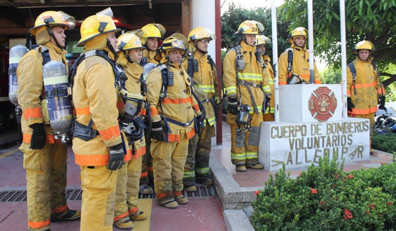 El incendio en el relleno sanitario Los Corazones de Valledupar fue controlado a tiempo, evitando una tragedia con 57 trabajadores en turno.