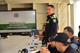 Soldados del Ejército custodian material electoral durante elecciones