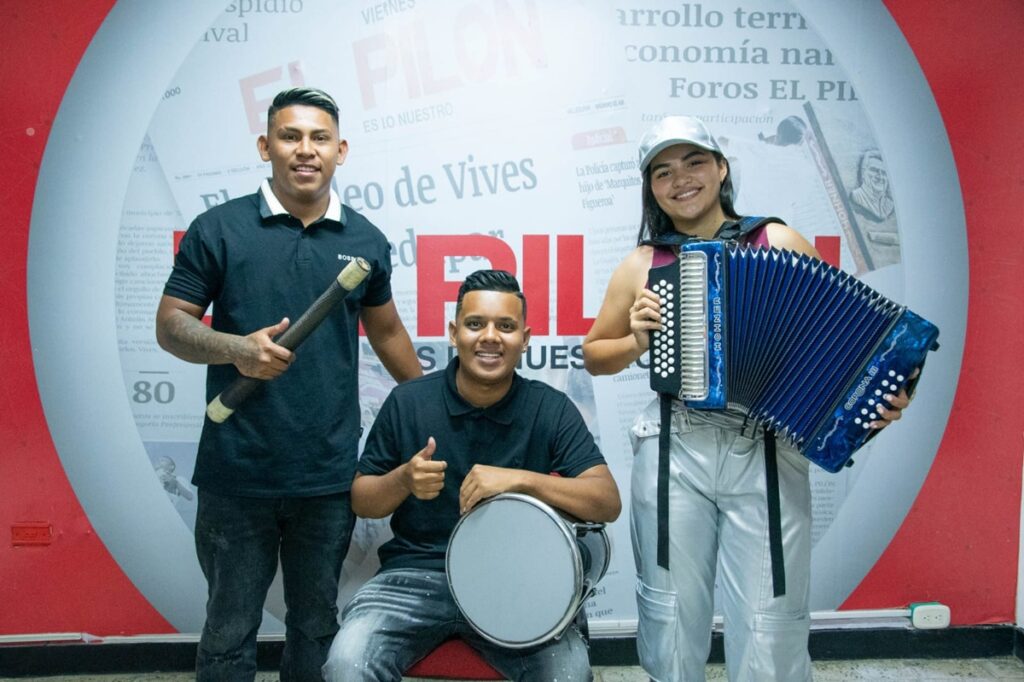 Sara Rhenals 2026 junto a su agrupación durante preparación para el Festival Vallenato