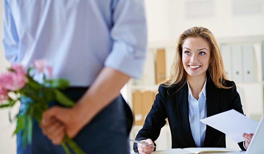 Romance en el trabajo y reglas internas de la empresa en Colombia