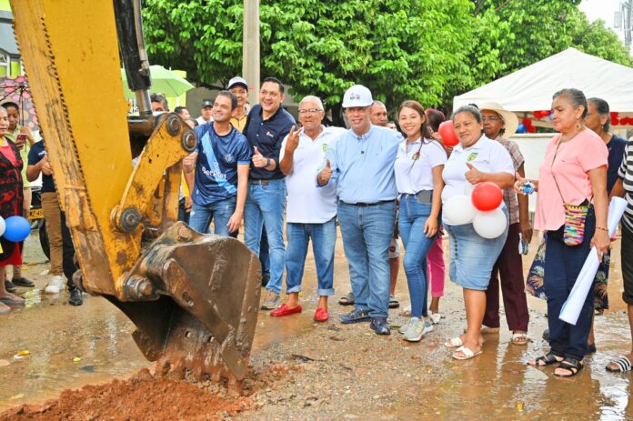 Ernesto Orozco Durán supervisa obra vial en Valledupar
