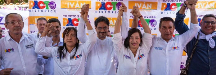 Integrantes y simpatizantes del Pacto Histórico durante un acto político en Valledupar.