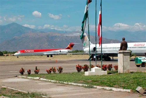 Vista de la plataforma del Aeropuerto Alfonso López con aeronaves de Avianca. Imagen de referencia para la conectividad y los vuelos al Festival Vallenato.