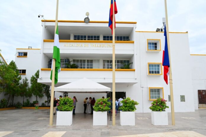 Fachada principal de la Alcaldía de Valledupar, lugar donde se gestionarán los nuevos alivios tributarios en Valledupar.