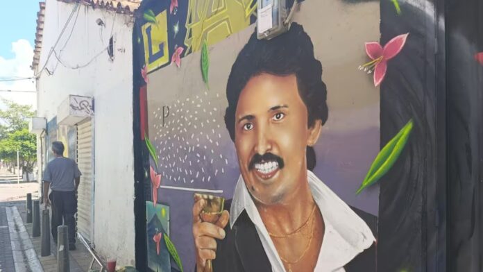 Nuevo mural de Rafael Orozco en el Centro Histórico de Valledupar, una obra del artista Edison Rodríguez para el Festival Vallenato.