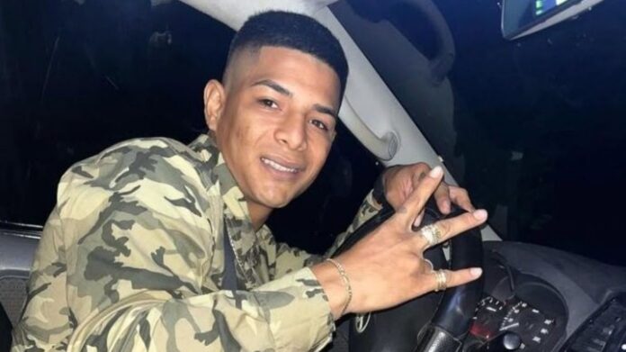 Cartel oficial de recompensa de 1.000 millones por alias 'Naín', cabecilla de las Autodefensas de la Sierra.