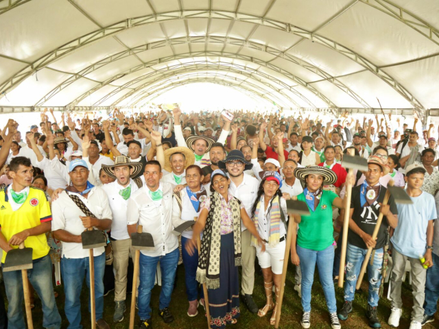 Gran asamblea de comunidades rurales y la Agencia Nacional de Tierras en el Cesar con el inspector César Santoyo en San Alberto.