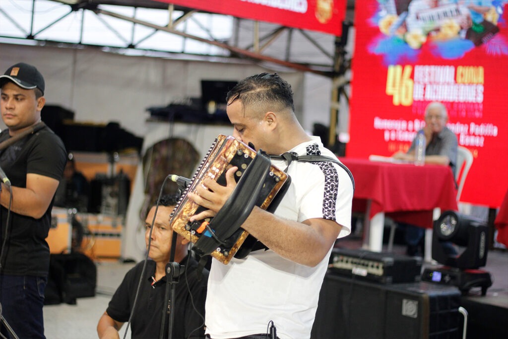 Acordeonero participando en concurso del Festival Vallenato en Valledupar.