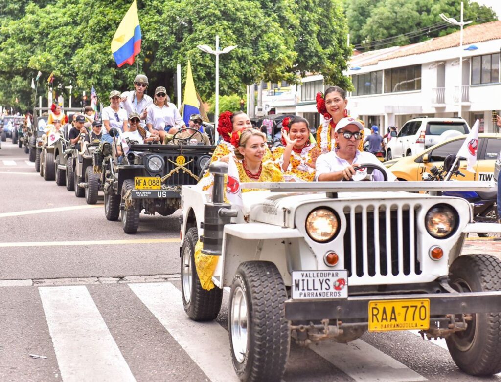 Desfile de Jeep Willys Parranderos por las calles de Valledupar durante el Festival Vallenato 2026.