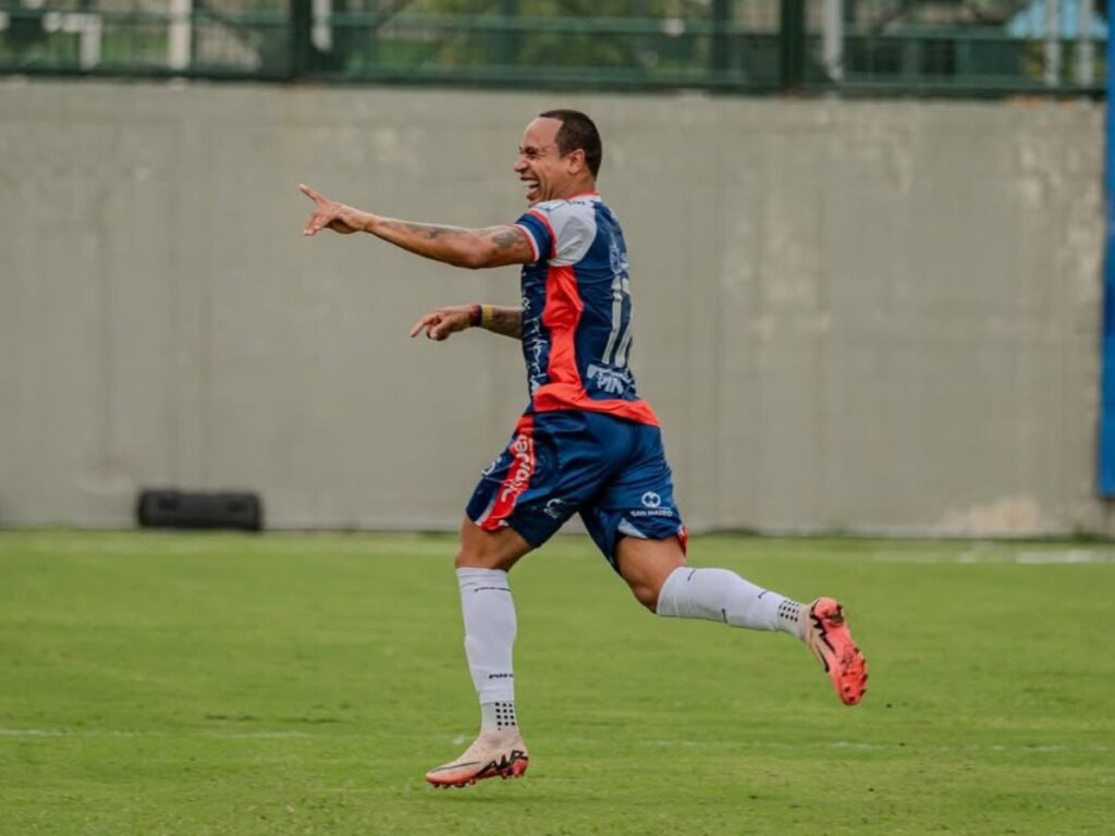 El jugador Edgar Felipe Pardo de Alianza Valledupar durante el partido contra Deportivo Pereira.