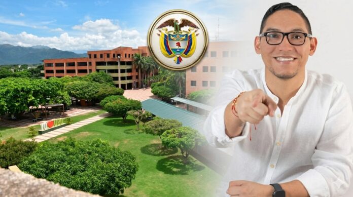 Composición fotográfica que muestra a la izquierda la sede principal de la Universidad Popular del Cesar, en el centro el Escudo de Colombia, y a la derecha al rector ratificado Guillermo Echavarría Gil apuntando al frente, tras el aval de Mineducación.