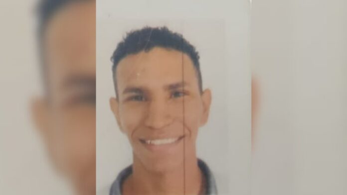 Retrato de Luis Ángel Martínez Villadiego, estudiante del Sena fallecido en un accidente en La Paz Cesar.
