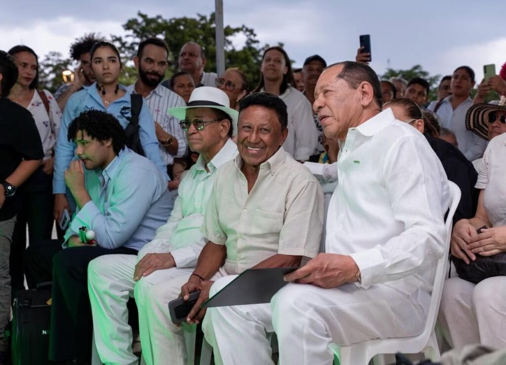 Los maestros Silvio Brito, Emilio Oviedo y "El Turco" Gil durante el homenaje en vida Valledupar organizado por el Concejo Municipal.