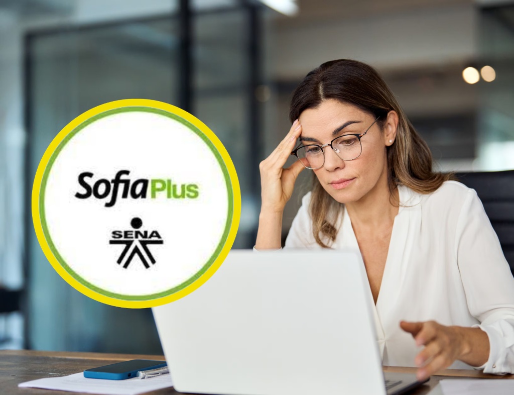 Mujer revisando su inscripción en la plataforma SofiaPlus inscripciones 2026 para los cursos cortos del SENA.