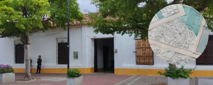 Fachada de la casa colonial del Museo de Artes de Valledupar (MAV) con un montaje superpuesto de mapas de cartografía histórica para la GeoNight 2026 en Valledupar.
