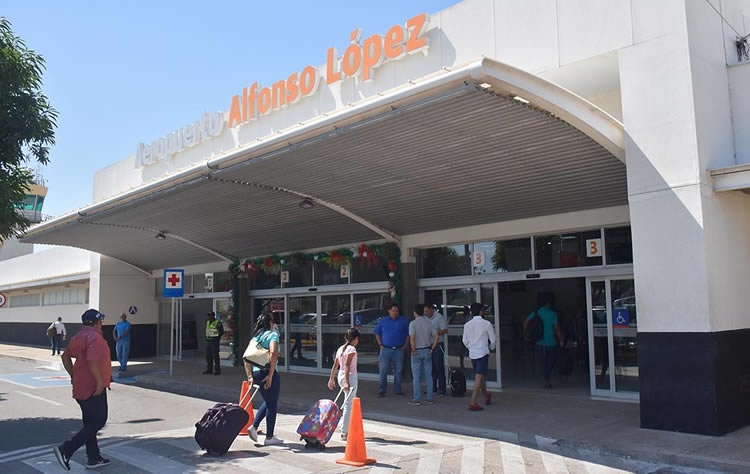 Aviones de Avianca en la pista del Aeropuerto Alfonso López, terminal que multiplicará sus operaciones durante el Festival Vallenato.