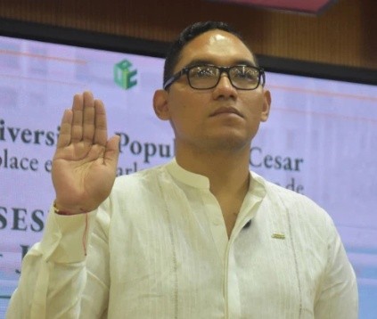 Guillermo Echavarría toma juramento como rector de la Universidad Popular del Cesar en Valledupar.