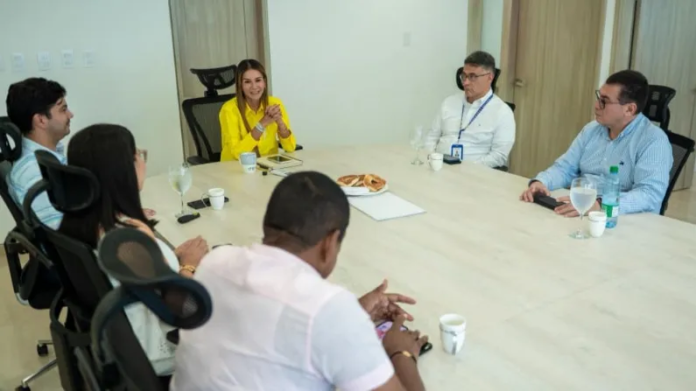 Funcionarios durante reunión de socialización del proyecto de la nueva sede de Medicina Legal en Valledupar