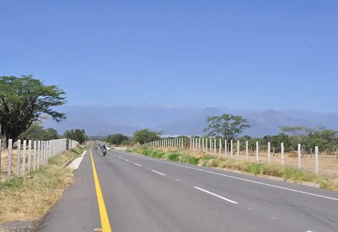 Tramo de la carretera entre La Paz y Valledupar que requiere la instalación de alumbrado público en La Paz tras fallo judicial.
