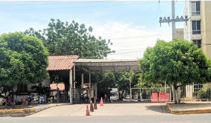 Entrada principal de la Unidad Residencial OGB donde habitantes denuncian fallas de Afinia en Valledupar y amenazan con bloqueos.