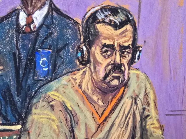Dibujo de Nicolás Maduro en una audiencia clave dentro de su proceso judicial internacional.