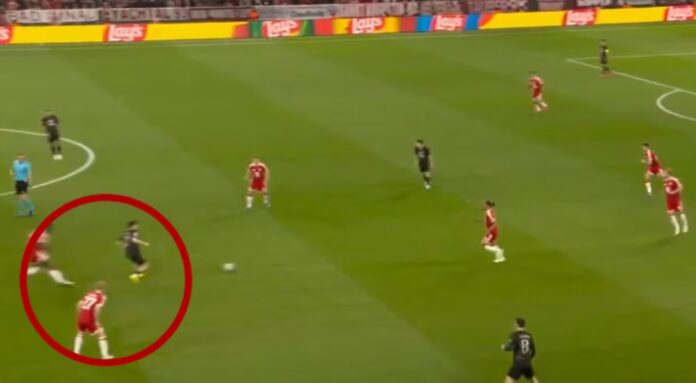 Ousmane Dembélé arranca la jugada del primer gol del PSG frente al Bayern Múnich en la Champions League.
