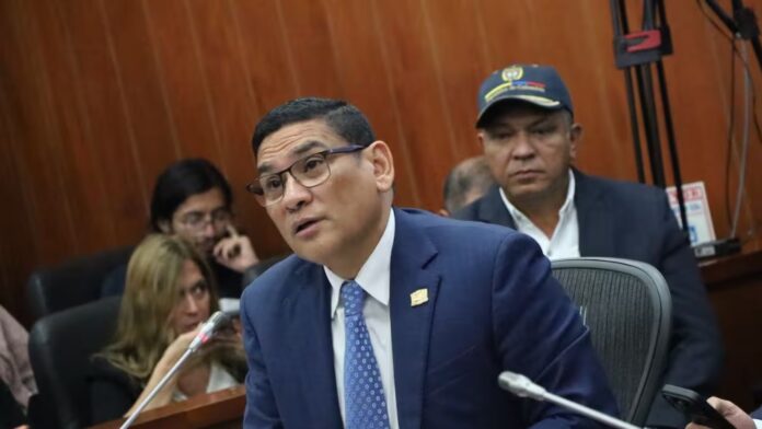 El senador Didier Lobo liderando el debate de control político sobre la Ruta del Sol 3 en el Cesar en el Congreso.