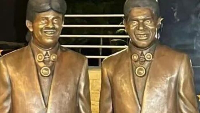 Esculturas de Rafael Orozco e Israel Romero, fundadores del Binomio de Oro, en el Parque de la Provincia de Valledupar.