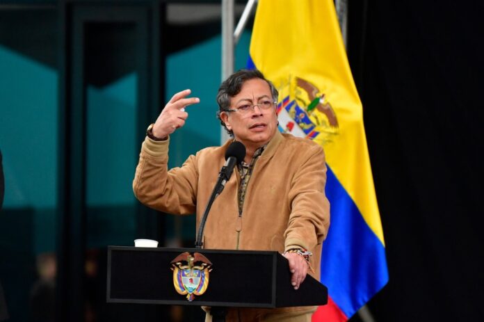 El presidente Gustavo Petro durante un discurso tras calificar de 