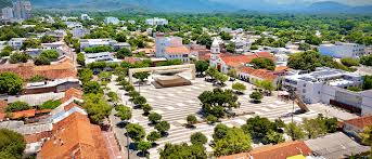 Comparación entre el Valledupar de los años noventa y la ciudad moderna actual con sus cambios urbanos y crecimiento.