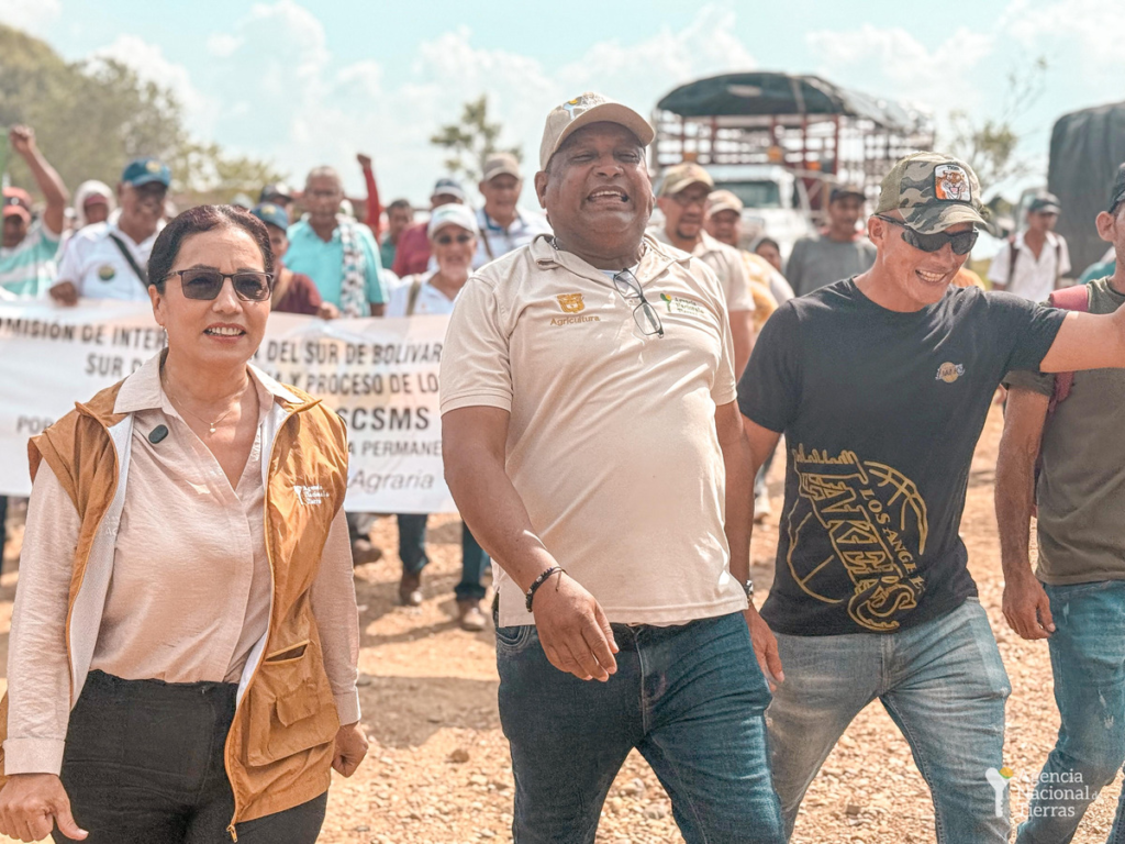 Campesinos celebran entrega de tierras en el corregimiento de Aguas Blancas en Valledupar